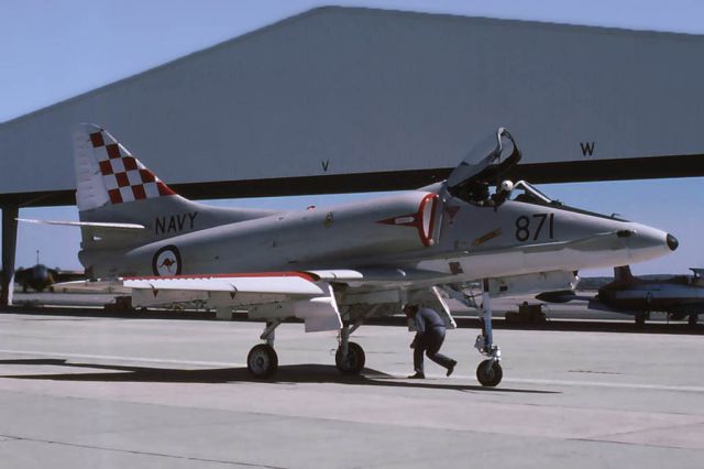 SINGAPORE TA-4 Super Skyhawk (N871) - cDonnell Douglas A-4G Royal Australian Navy. Photographed at RAAF Pearce November 1976.