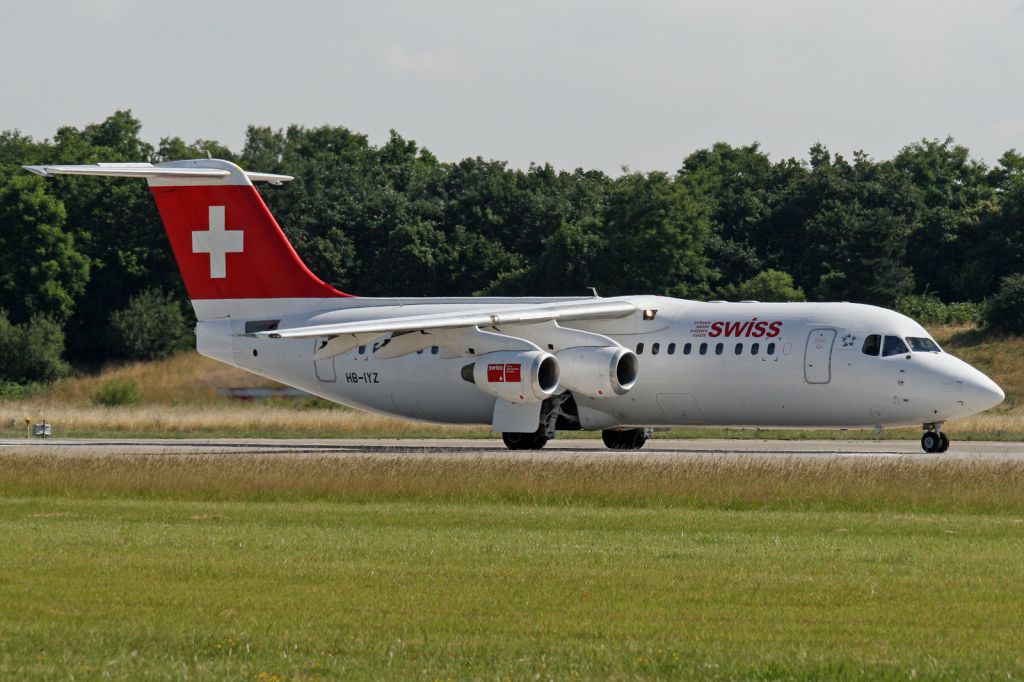 Avro RJ-100 Avroliner (HB-IYZ)