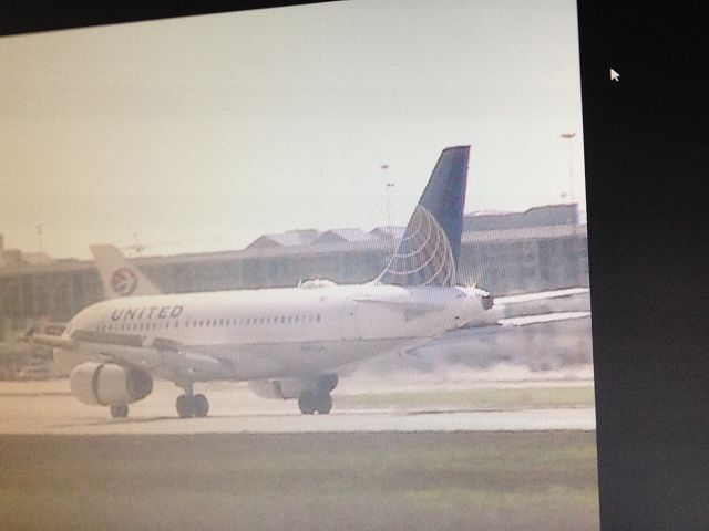 Airbus A319 — - united A319-100 stopping after landing on runway 8L at YVR