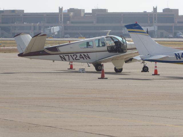 Beechcraft 35 Bonanza (N7124N)