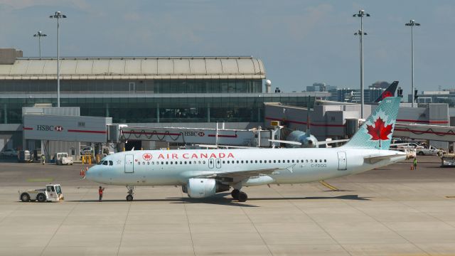 Airbus A320 (C-FDQQ) - Air Canada Airbus A320-211 C-FDQQ in Toronto 