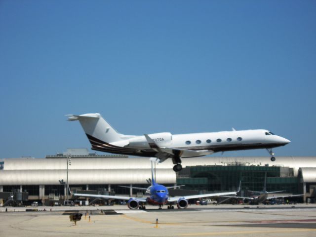 Gulfstream Aerospace Gulfstream IV (N237GA) - Landing on RWY 19R