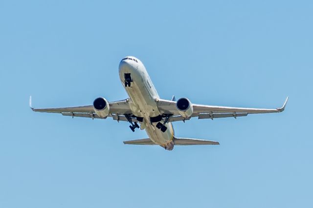 BOEING 767-300 —