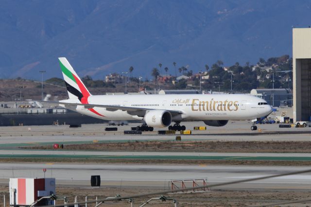 BOEING 777-300ER (A6-EGF)