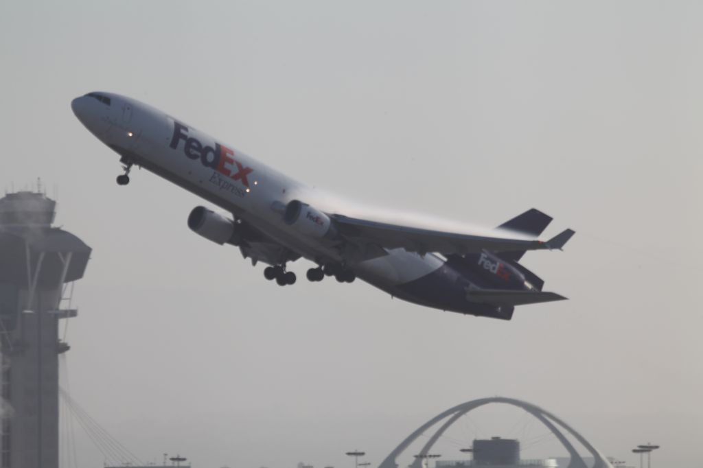 Boeing MD-11 (N586FE) - EARLY MORNING TAKE OFF