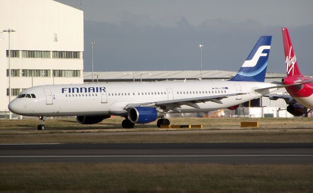 Airbus A321 (OH-LZB) - Finnair