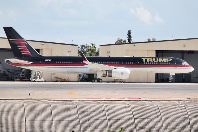 Boeing 757-200 (N757AF)