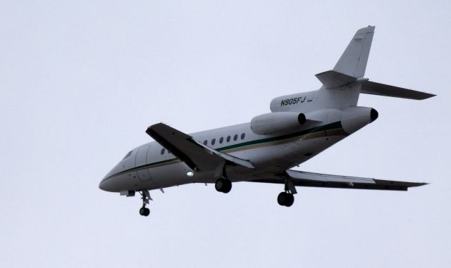 Dassault Falcon 900 (N905FJ) - On final is this 1986 Dassault Mystere Falcon 900 in the Winter of 2019.