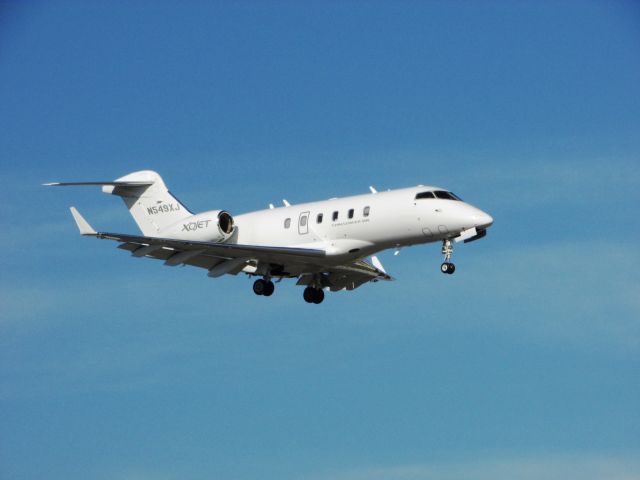 Bombardier Challenger 300 (N549XJ) - Landing RWY 20R