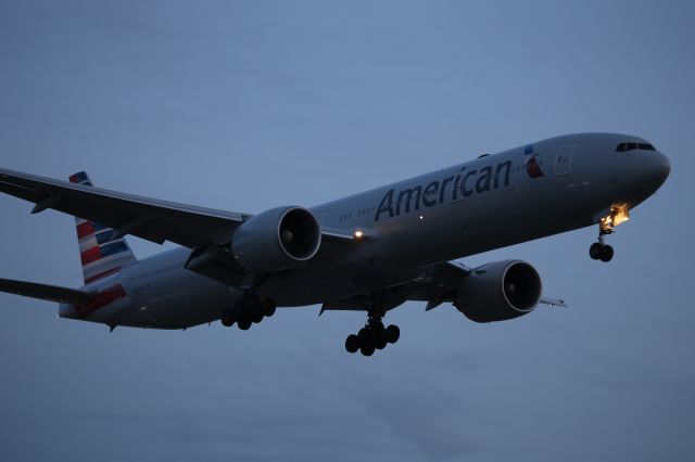 BOEING 777-300ER (N722AN)