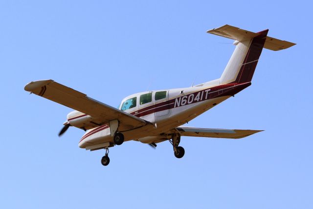 Beechcraft Duchess (N6041T) - Twin training