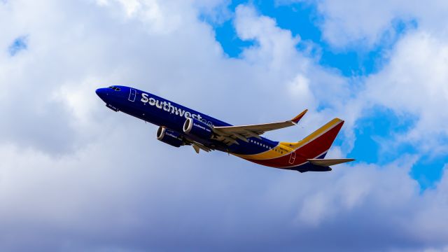 Boeing 737 MAX 8 (N8715Q) - Southwest Airlines 737 MAX 8 taking off from PHX on 8/20/22. Taken with a Canon 850D and Rokinon 135mm f/2 manual focus lens.