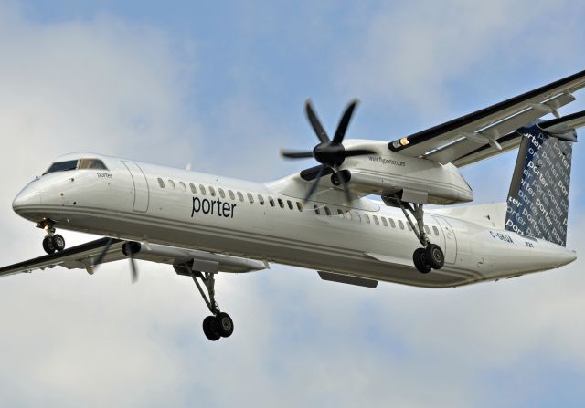 de Havilland Dash 8-400 (C-GKQA)