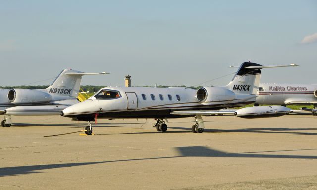 Learjet 35 (N431CK) - Kalitta Charters Learjet 35A N431CK in Willow Run Airport