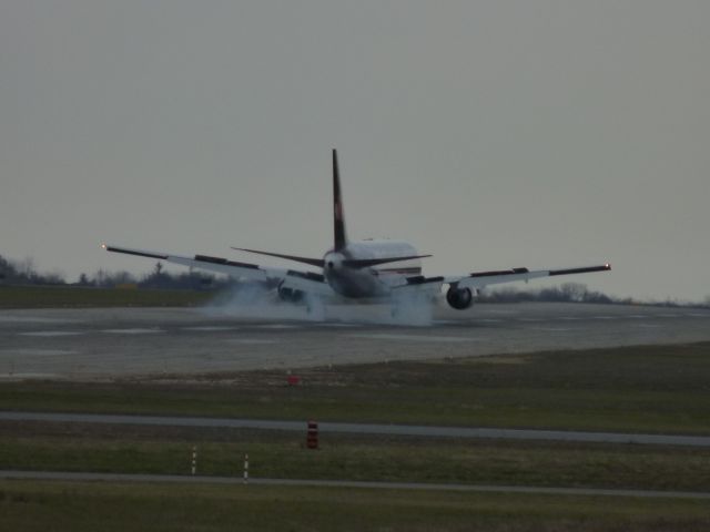 BOEING 767-200 —