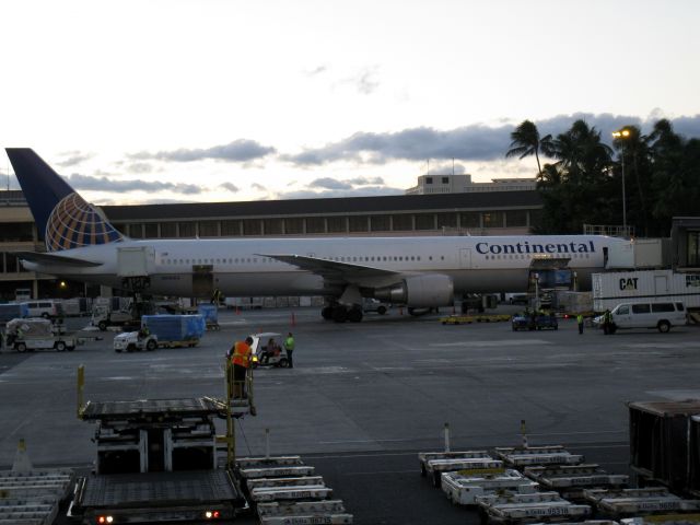 BOEING 767-400 (N69063)