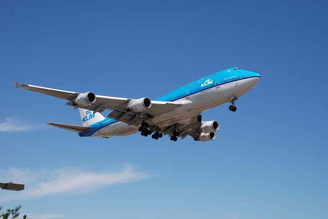 Boeing 747-400 (PH-BFY) - KLM Flight KLM47V direct Amersterdam - Toronto, arriving Pearson Airport July 15/08.