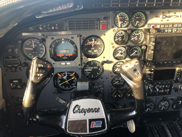 Piper Cheyenne 3 (N190CA)