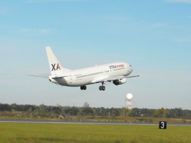 BOEING 737-400 (N353AS) - Xtra Airways B737-400 departing RWY 9