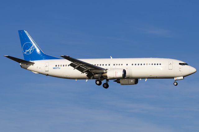 BOEING 737-400 (N807TJ)