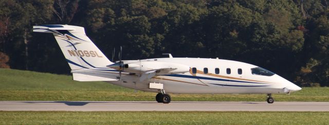 Piaggio P.180 Avanti (N109SL) - Landing rwy 09 on Sept 2th 2012...