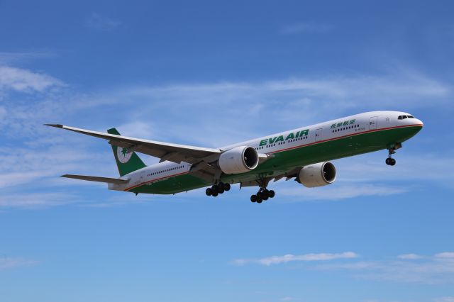 BOEING 777-300ER (B-16705)