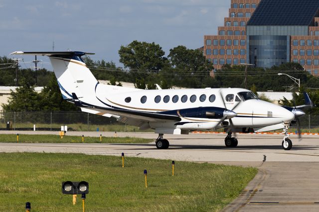 Beechcraft Super King Air 350 (N534FF) - This was the last landing for N534FF. Five days later, it crashed into a hanger on departure killing all 10. Prayers for the victims and their families.