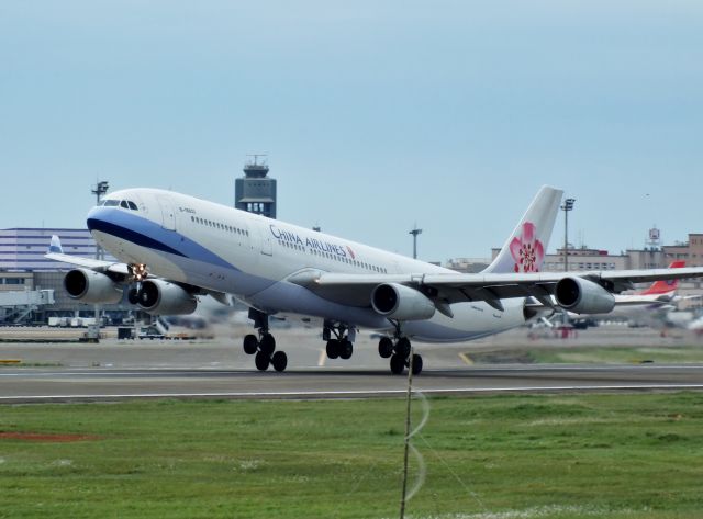 Airbus A340-300 (B-18803)