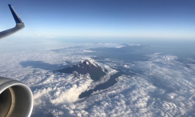 Airbus A321 (JA111A) - Mount Fuji shortly after take off from Haneda on the way to Hiroshima.