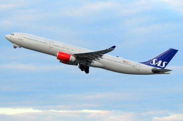 Airbus A330-300 (LN-RKN) - Scandinavian 928 departing back to Copenhagen