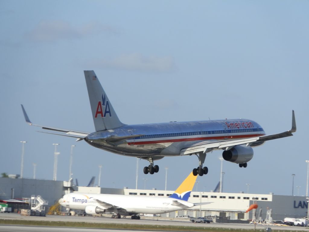 Boeing 757-200 (N680AN)