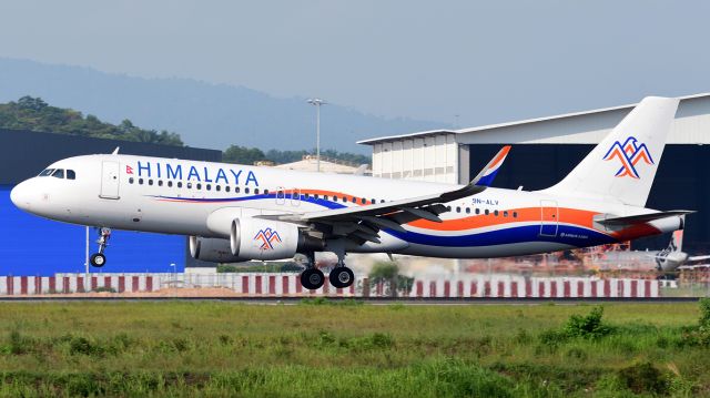 Airbus A320 (9N-ALV)