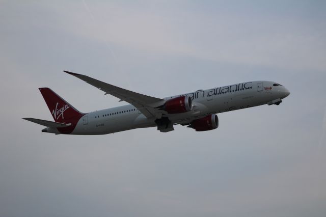 Boeing 787-9 Dreamliner (G-VZIG)