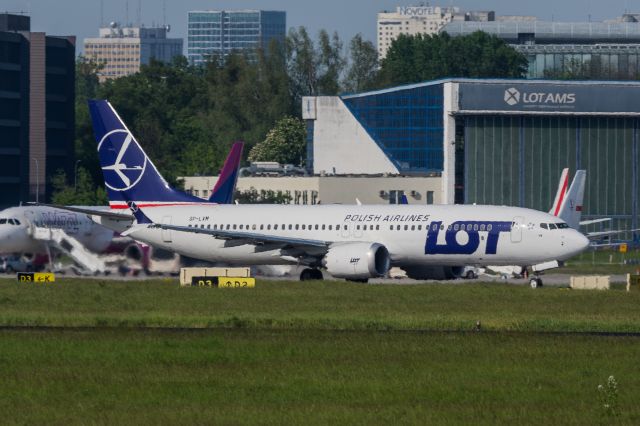 Boeing 737 MAX 8 (SP-LVM)