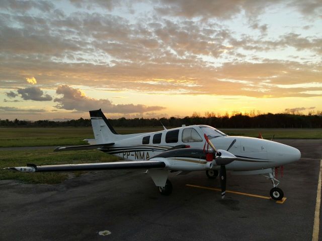 Beechcraft Baron (58) (PP-NMA) - Sunset at Aeroclube do Espirito Santo, Brazil. 