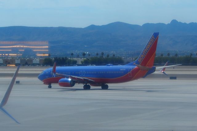 Boeing 737-700 (N8628A)