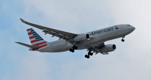 Airbus A330-200 (N289AY) - Moments till landing, fall 2018.