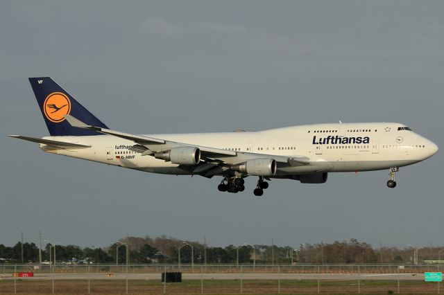 Boeing 747-400 (D-ABVF)