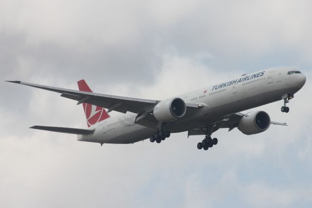BOEING 777-300ER (TC-JJM)