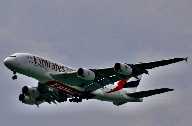 Airbus A380-800 (A6-EDL)