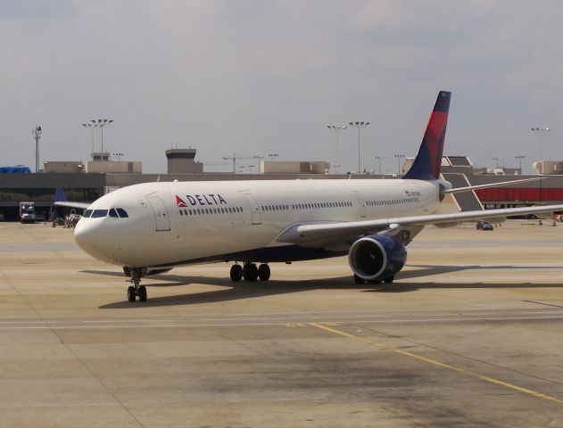 Airbus A330-300 (N802NW)