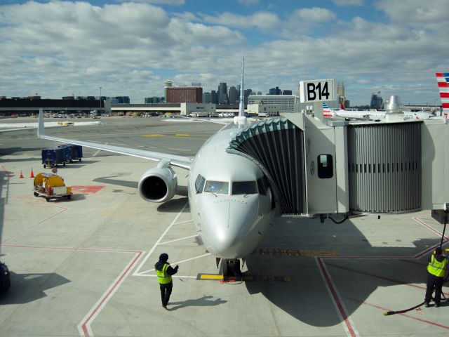 Boeing 737-800 (N925NN) - American Airlines 737-800 at the gate!