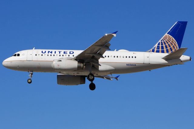 Airbus A319 (N836UA)