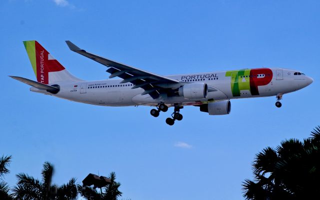 Airbus A330-300 (CS-TOE)