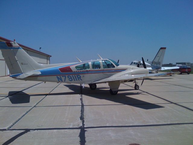 Beechcraft 55 Baron (N7911R)