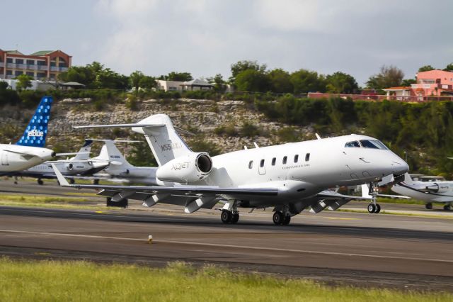 Bombardier Challenger 300 (N550XJ)