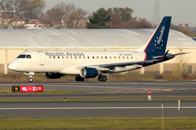 Embraer 175 (N403YX) - 'Brickyard 4582' holding for departure to Indianapolis