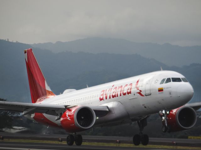 Airbus A320neo (N920CG) - Apunto de tocar tierra 