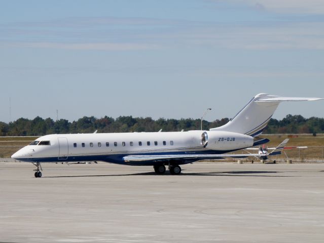 Bombardier Global Express (ZS-GJB) - Another Global Express taxis to TAC Air, the FBO at Blue Grass Airport (KLEX)...