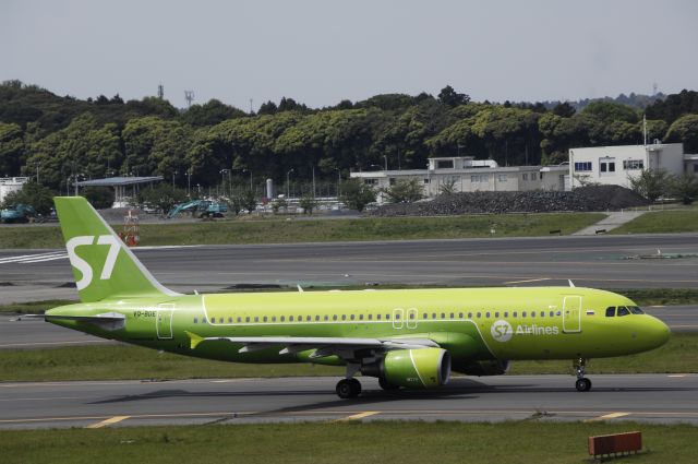 Airbus A320 (VQ-BDE) - at RJAA on 2019/05/05
